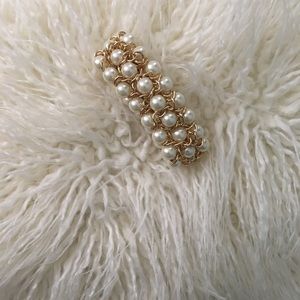 Chunky pearl and gold bracelet